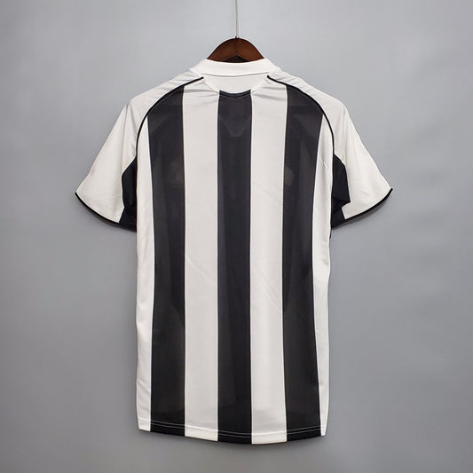 Retro Newcastle United 2006/07 Home Shirt