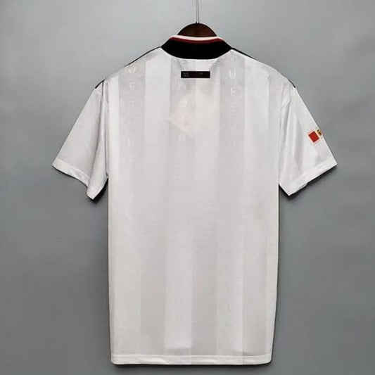 Retro Manchester United 1998/99 Away Shirt