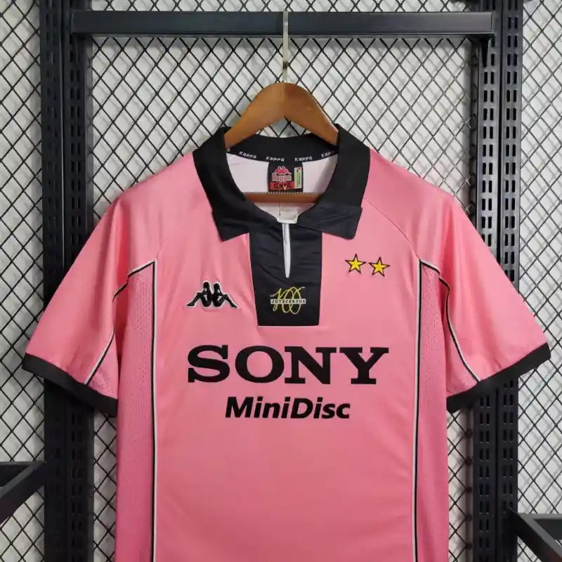 Retro Juventus 1997/98 Away Shirt