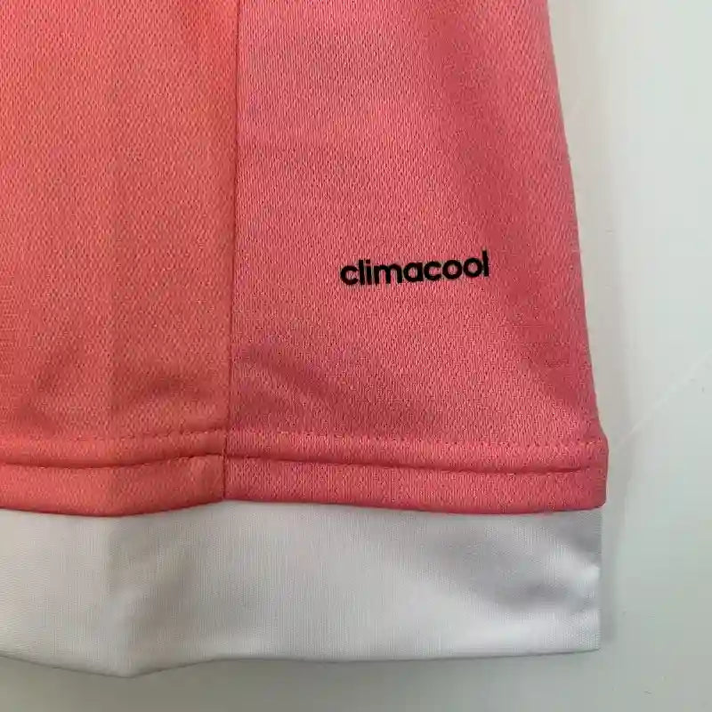 Retro Juventus 2015/16 Away Shirt