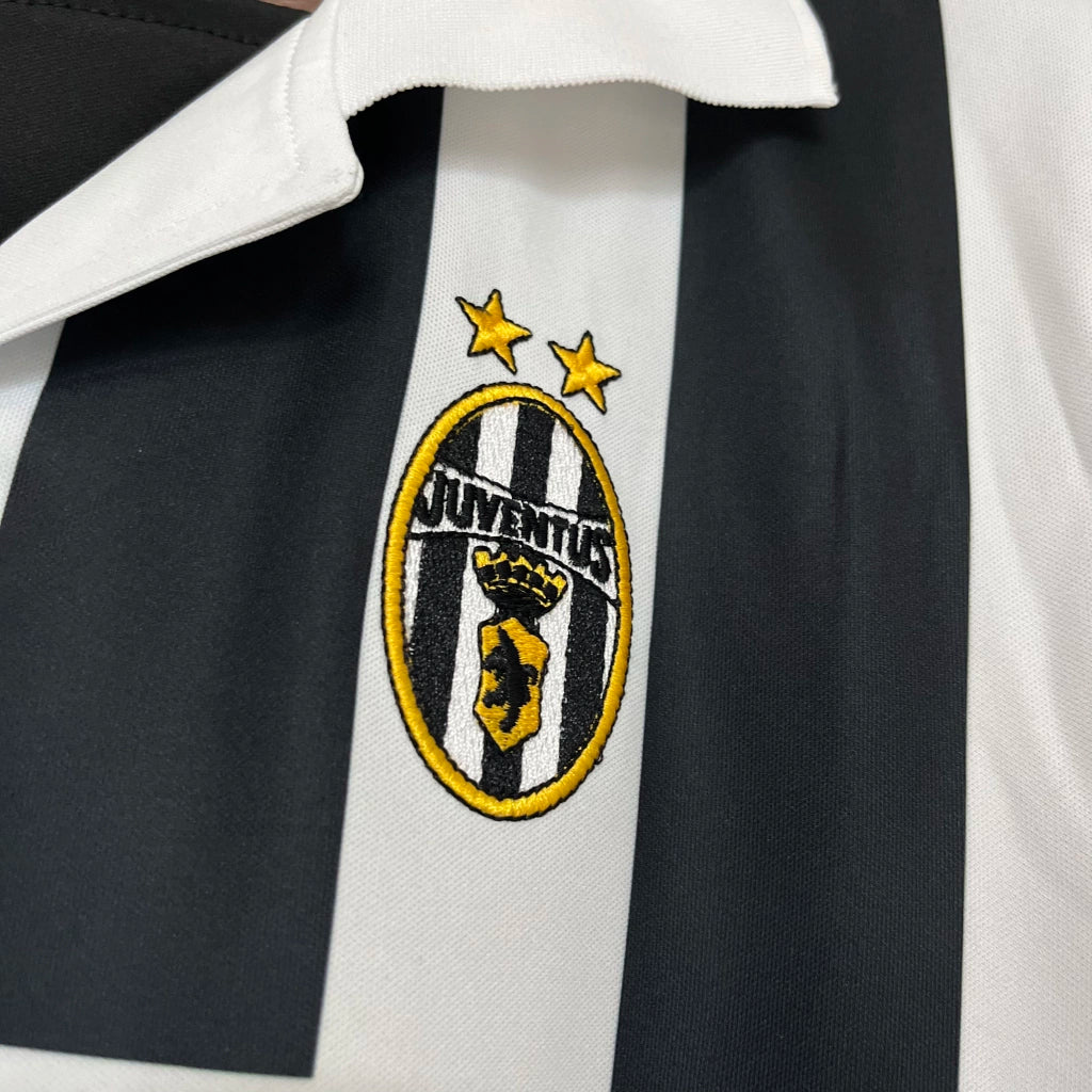 Retro Juventus 1999/00 Home Shirt