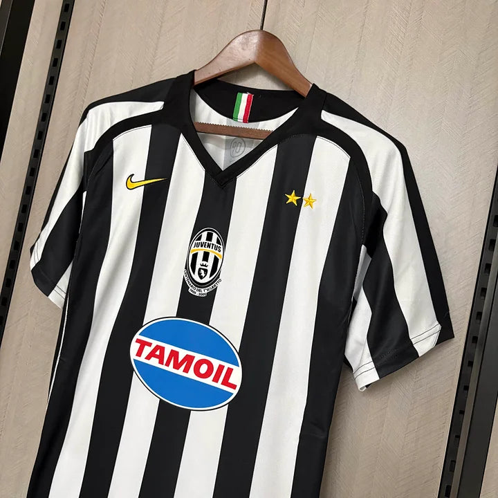 Retro Juventus 2005/06 Home Shirt