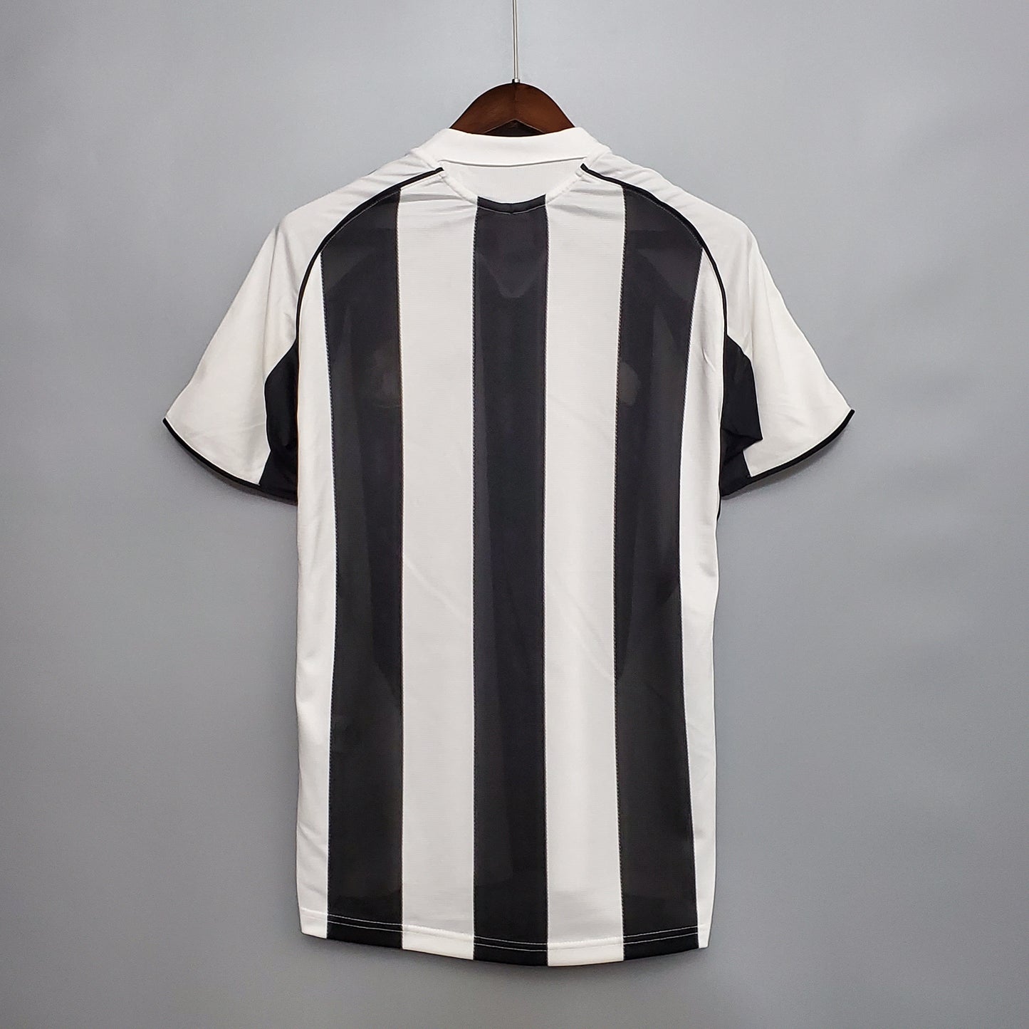 Retro Newcastle United 2006/07 Home Shirt