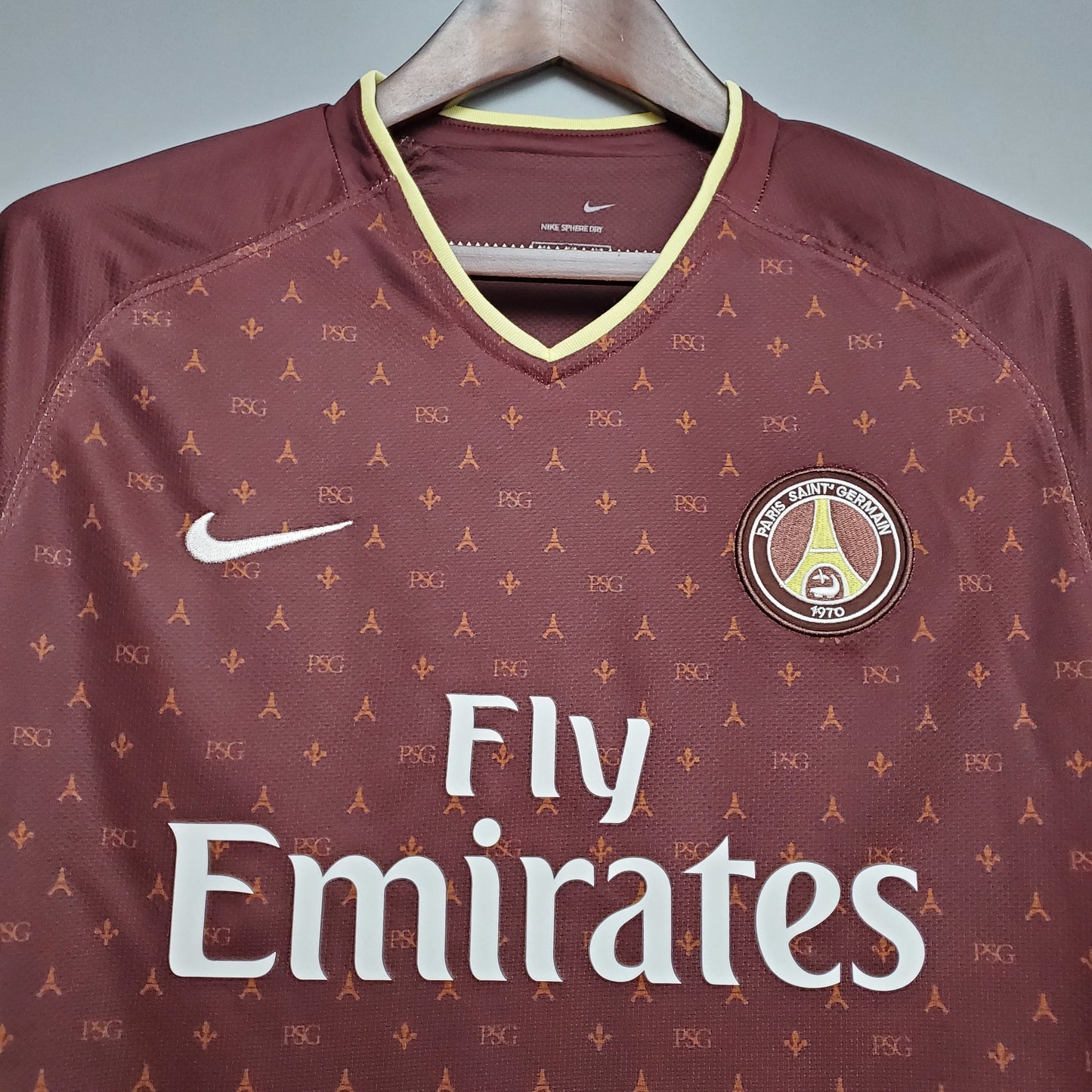 Retro Paris Saint-Germain (PSG) 2006/07 Away Shirt