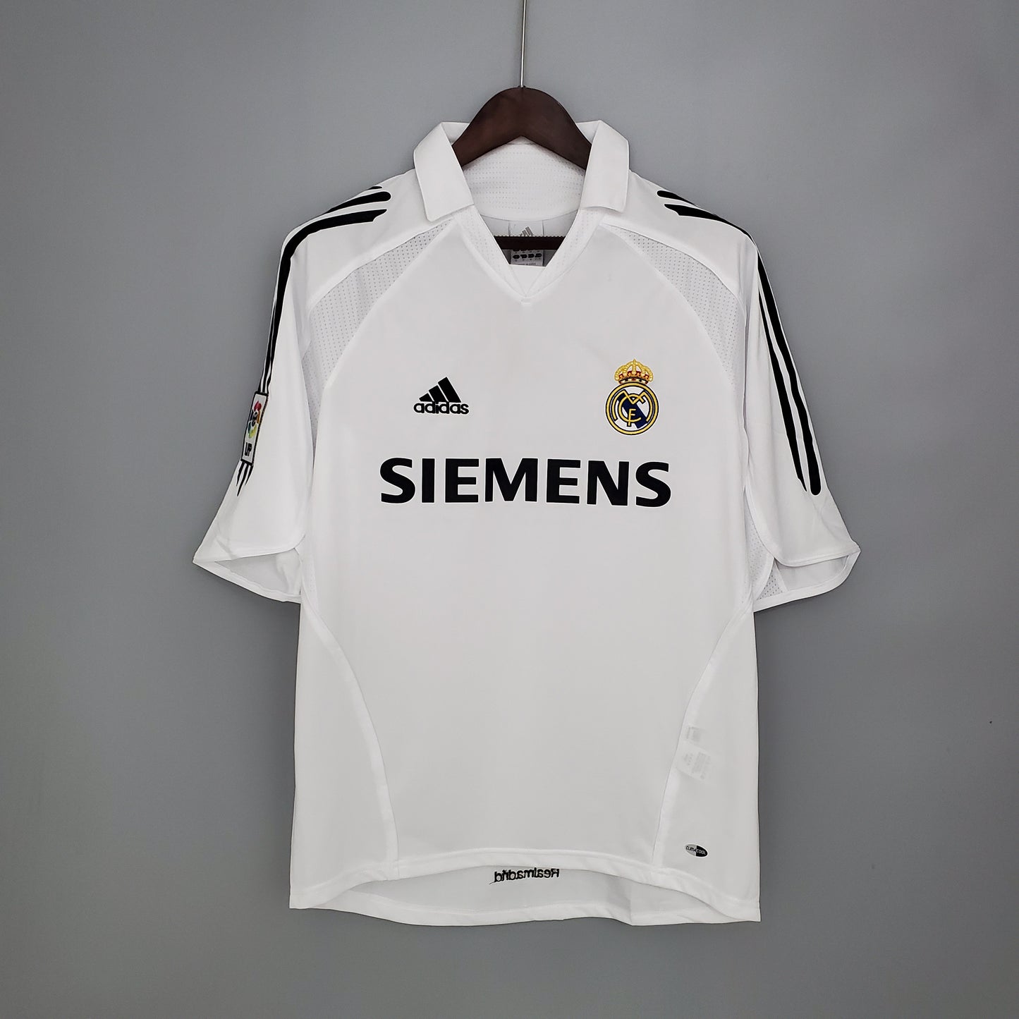 Retro Real Madrid 2005/06 Home Shirt