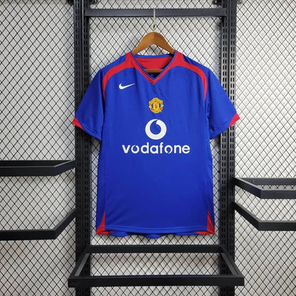 Retro Manchester United 2005/06 Away Shirt
