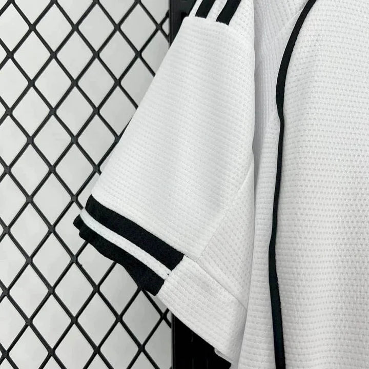 Besiktas 2025/26 Away Shirt
