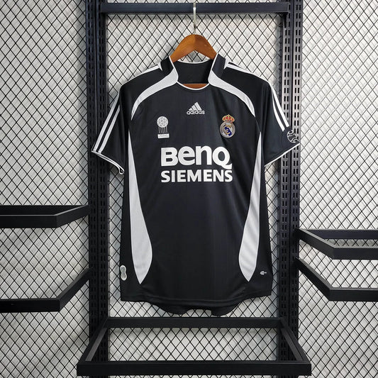 Retro Real Madrid 2006/07 Away Shirt