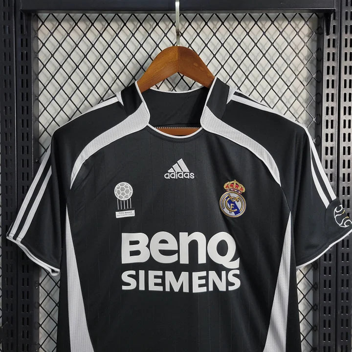 Retro Real Madrid 2006/07 Away Shirt
