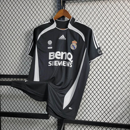 Retro Real Madrid 2006/07 Away Shirt