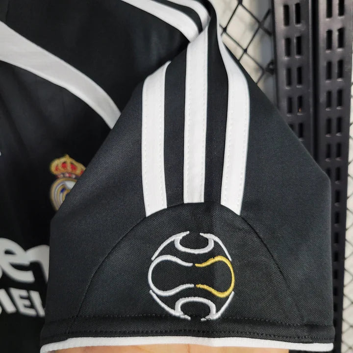 Retro Real Madrid 2006/07 Away Shirt