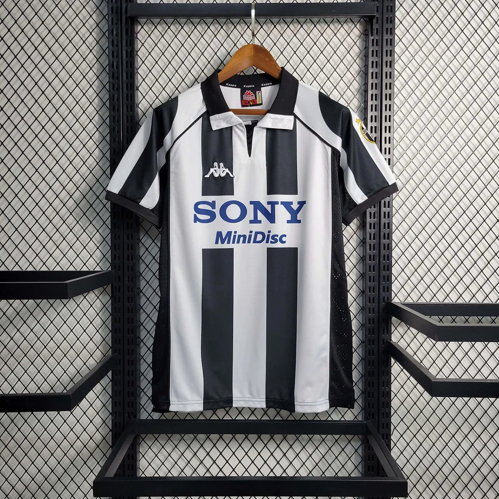 Retro Juventus 1997/98 Home Shirt