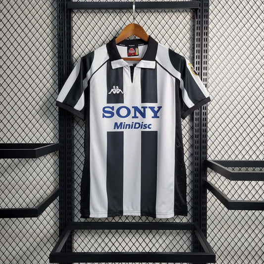 Retro Juventus 1997/98 Home Shirt