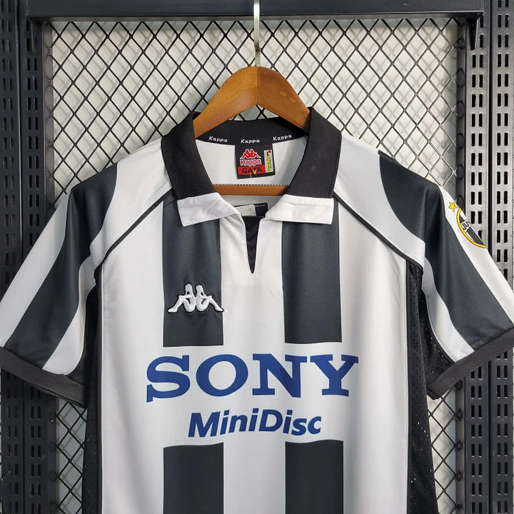Retro Juventus 1997/98 Home Shirt