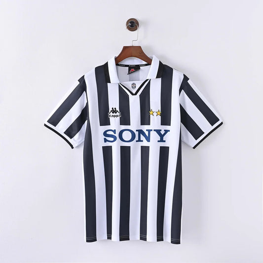 Retro Juventus 1996/97 Home Shirt