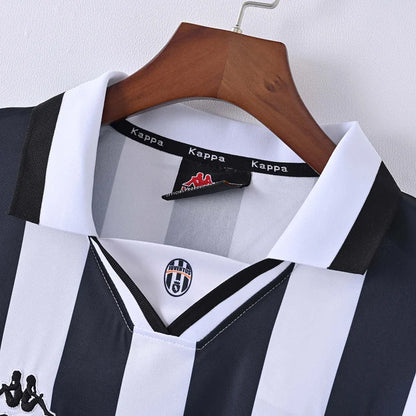 Retro Juventus 1996/97 Home Shirt